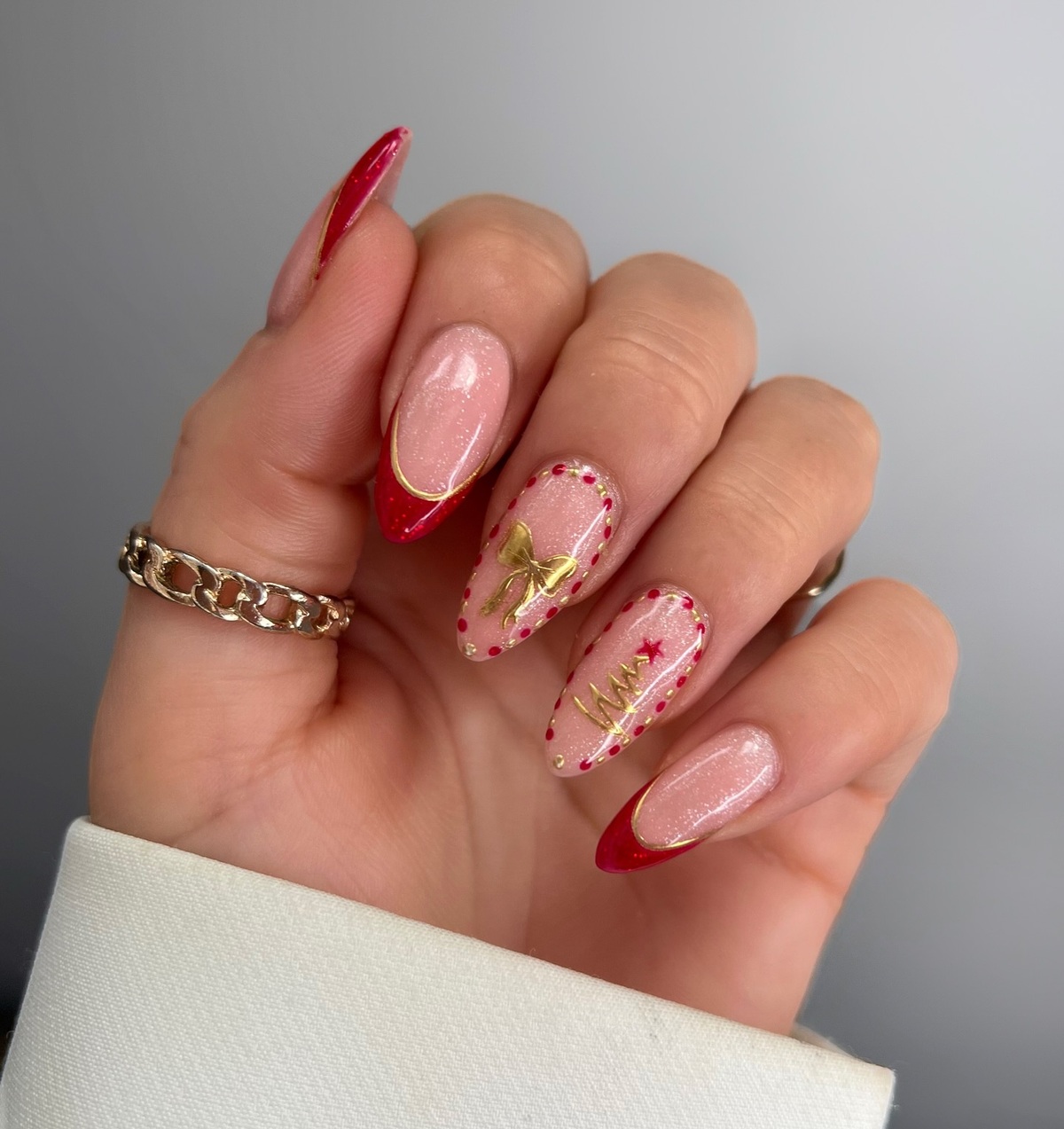 2. Elegant Golden Holiday Accents