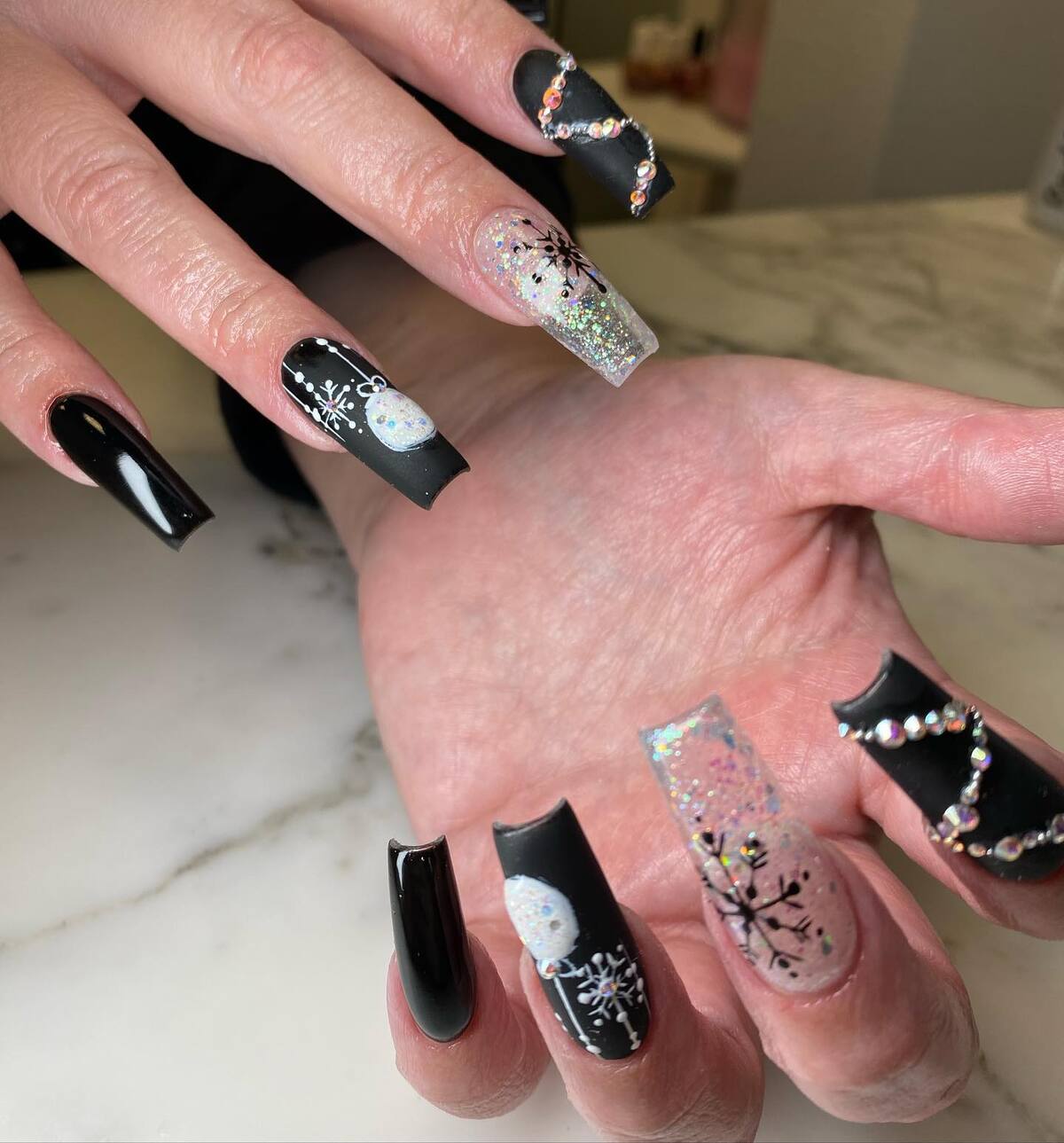 22. Glam Black and Glitter Christmas Nails