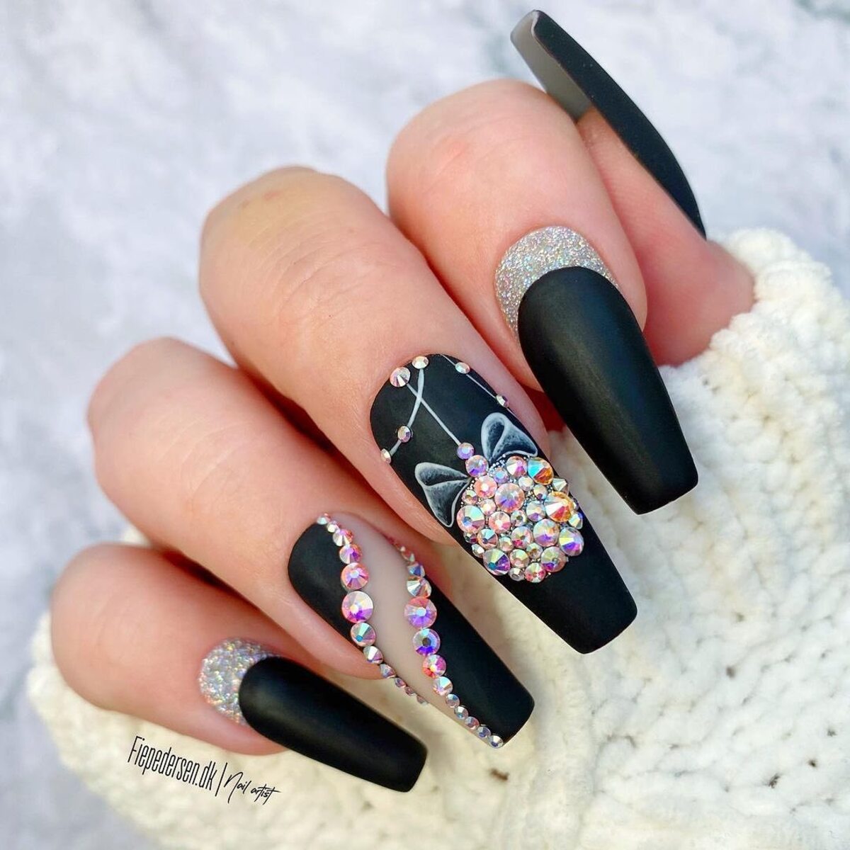 27. Sparkling Rhinestone Christmas Nails