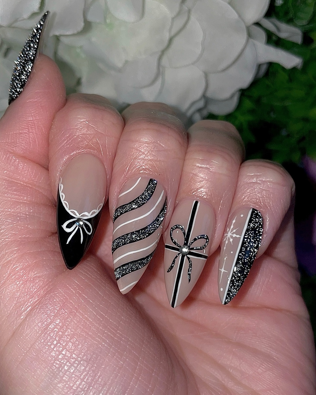 9. Elegant Christmas Gift-Inspired Nails