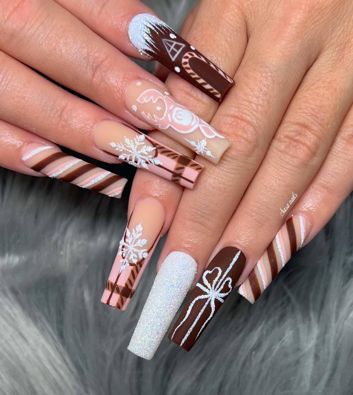 20. Gingerbread and Cocoa Christmas Vibes