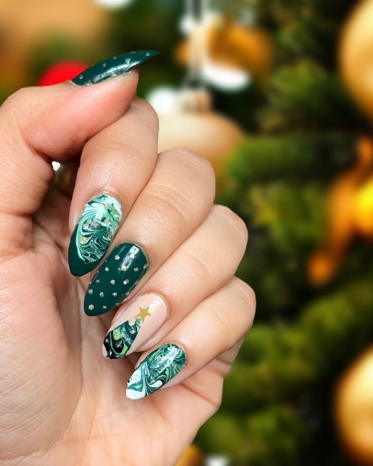 5. Swirled Christmas Tree Glam