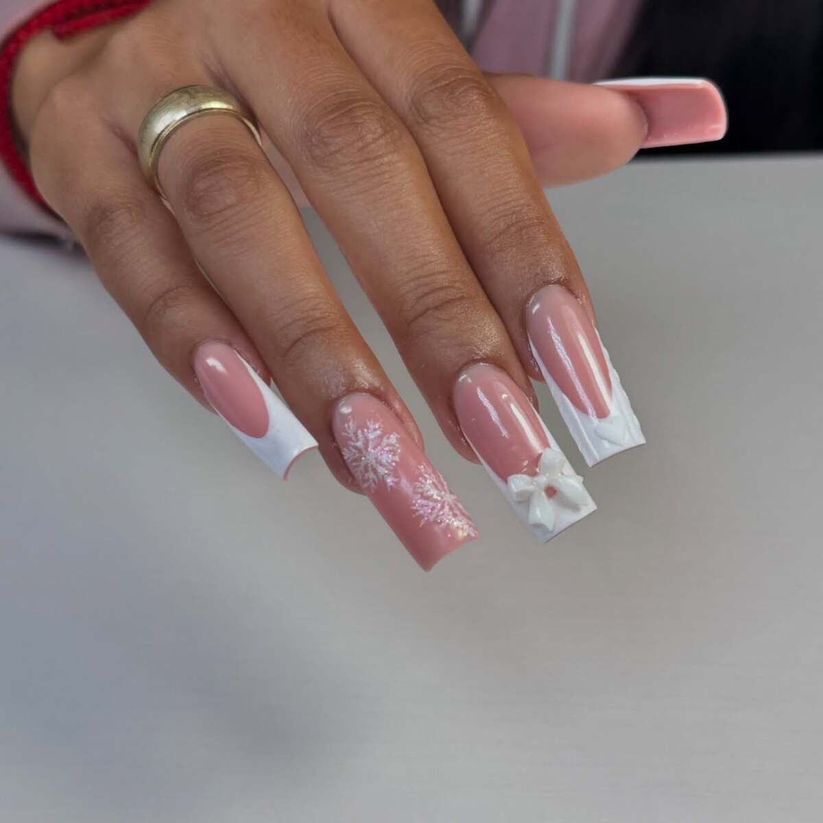 3. Delicate Snowflakes & Gift Bow Accent