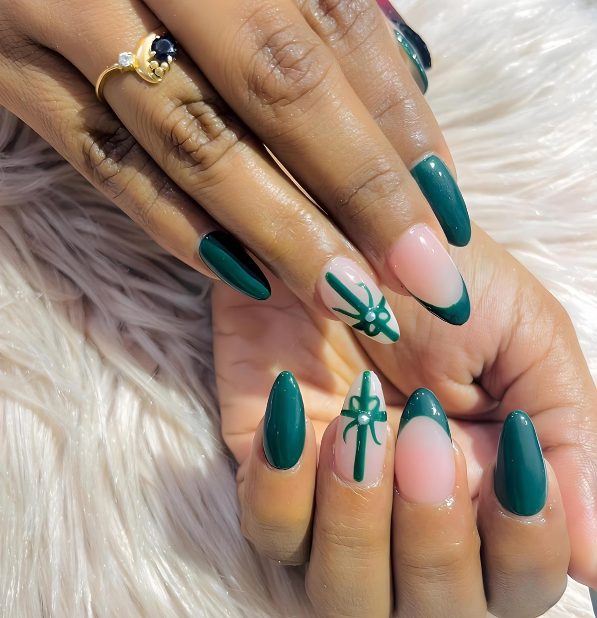 17. Green Gift-Inspired Christmas Acrylic Nails