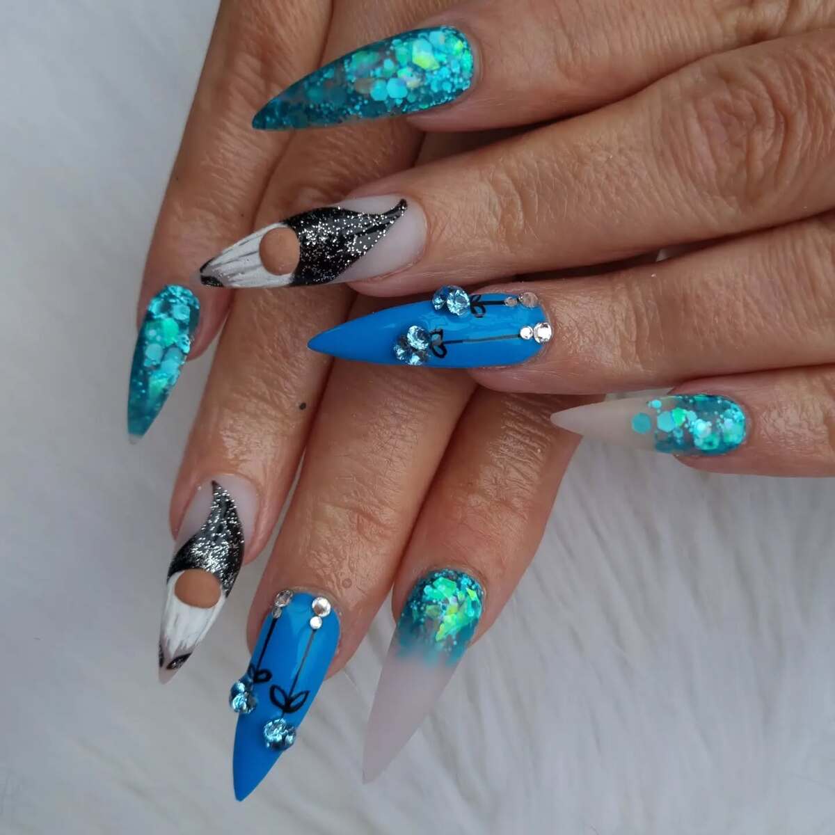 18. Icy Blue Christmas Acrylic Nails