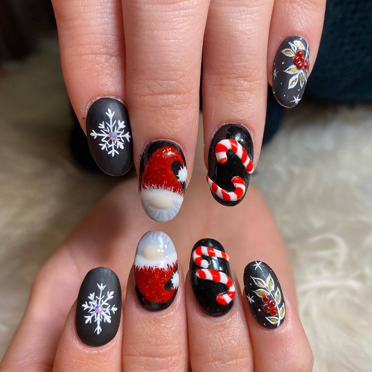 21. Festive Santa Christmas Acrylic Nails