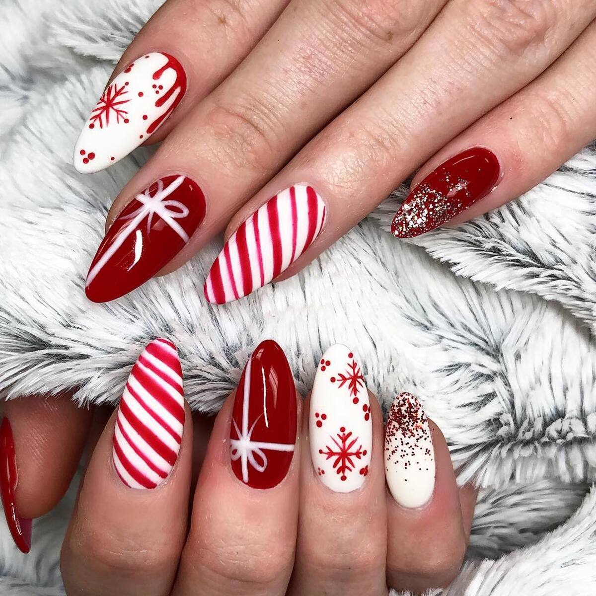 22. Candy Cane Christmas Acrylic Nails