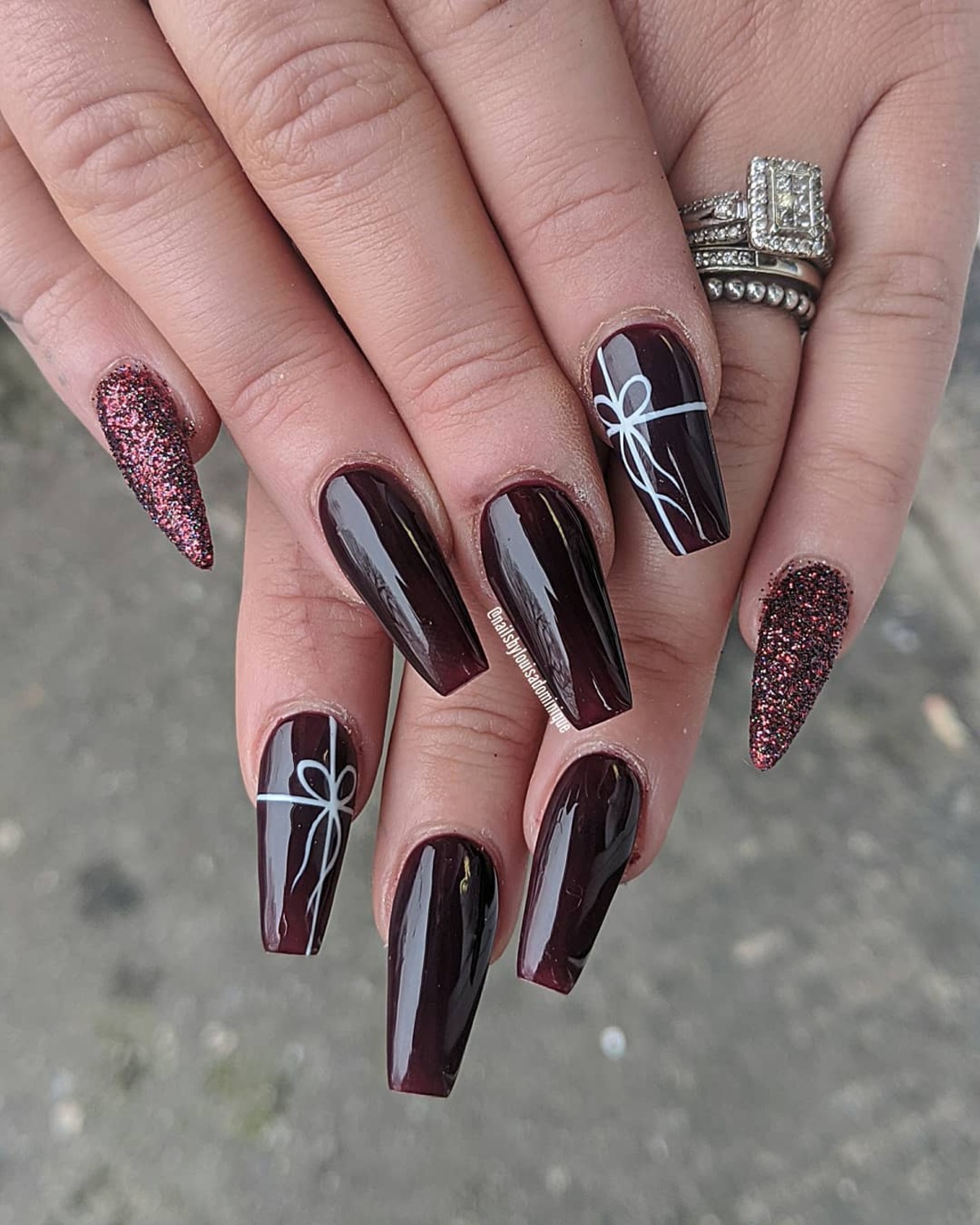 25. Elegant Burgundy Christmas Acrylic Nails