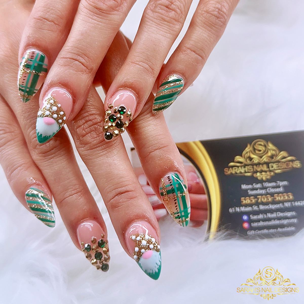 2. Glamorous Holiday Luxe