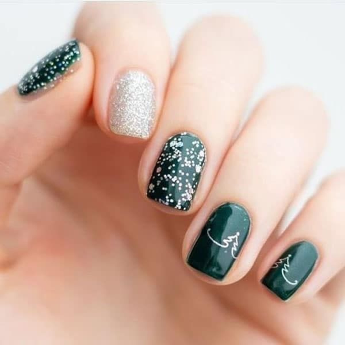 31. Chic Holiday Sparkle