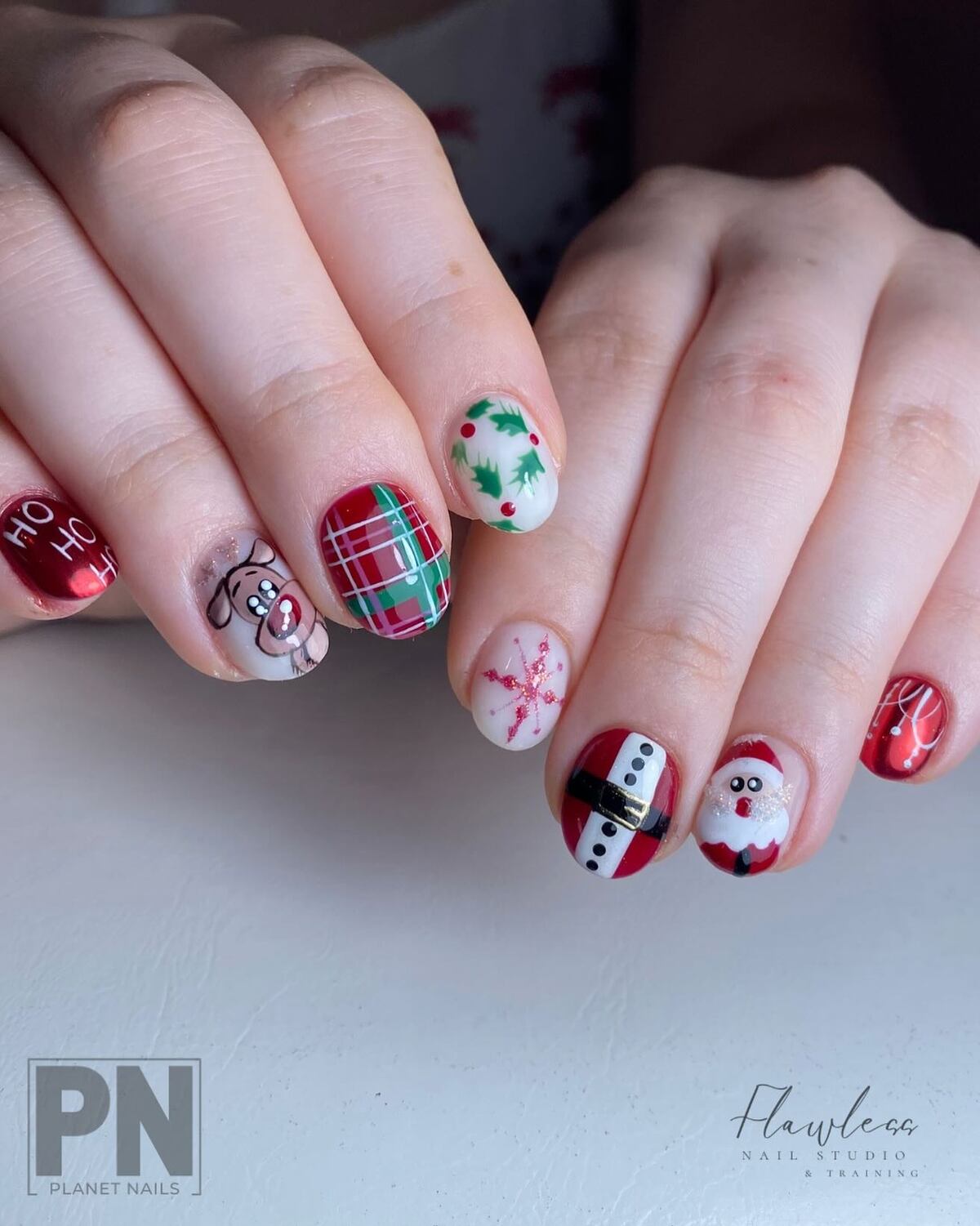 15. Cheerful Santa and Rudolph Oval Nails