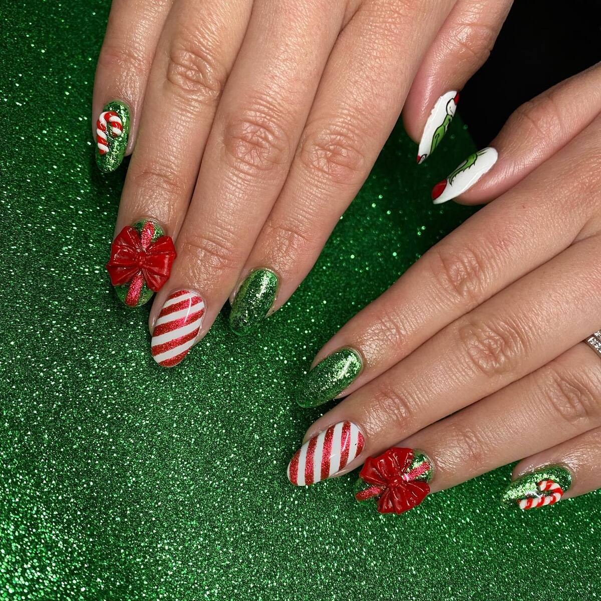 2. Candy Cane Stripes and Holiday Bows