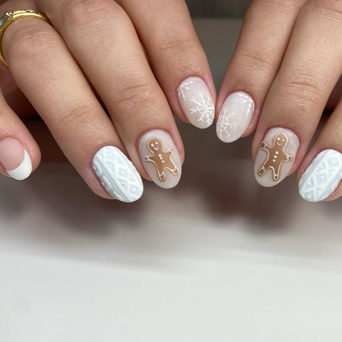 23. Gingerbread Christmas Oval Nails