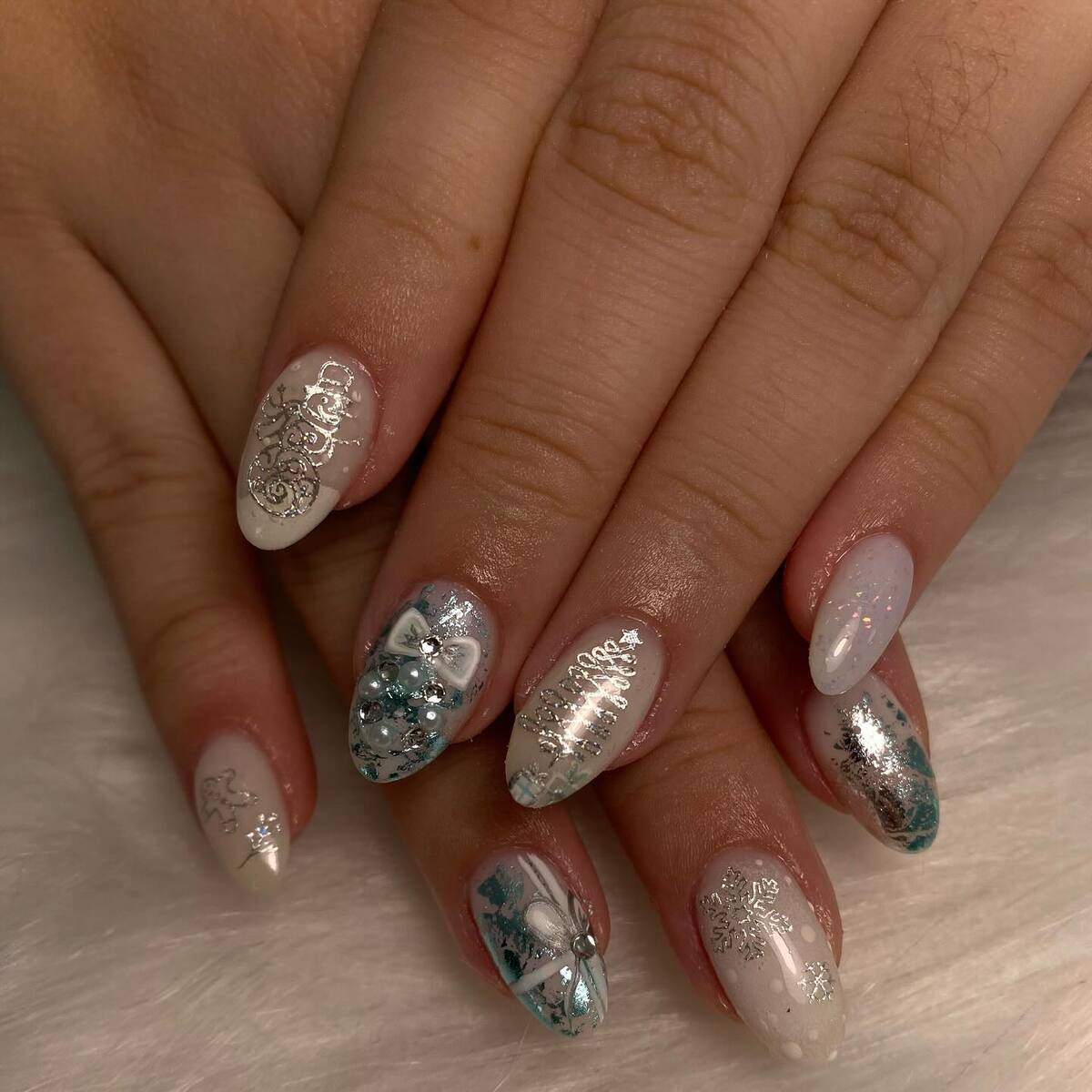 24. Frosted Silver Christmas Oval Nails