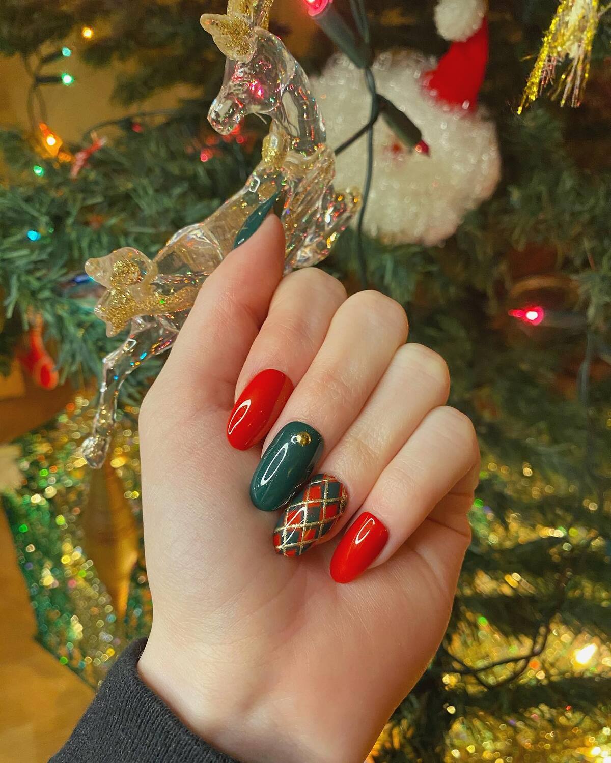 6. Classic Christmas Plaid on Oval Nails