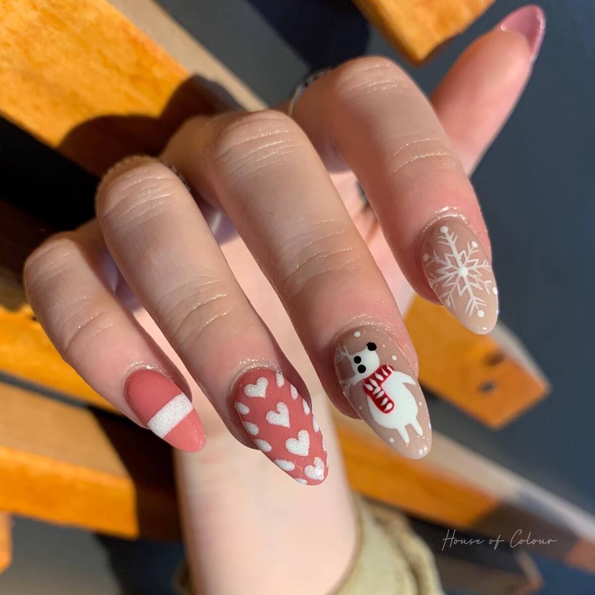 9. Cute Christmas Polar Bear Oval Nails
