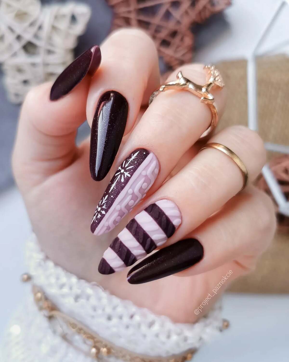1. Elegant Plum Sweater-Inspired Nails