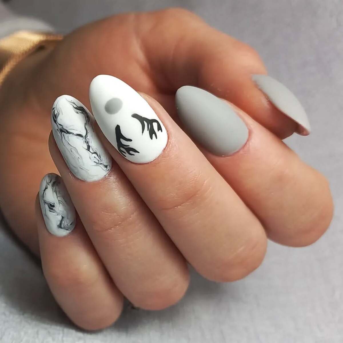 8. Minimalist Reindeer Marble Art