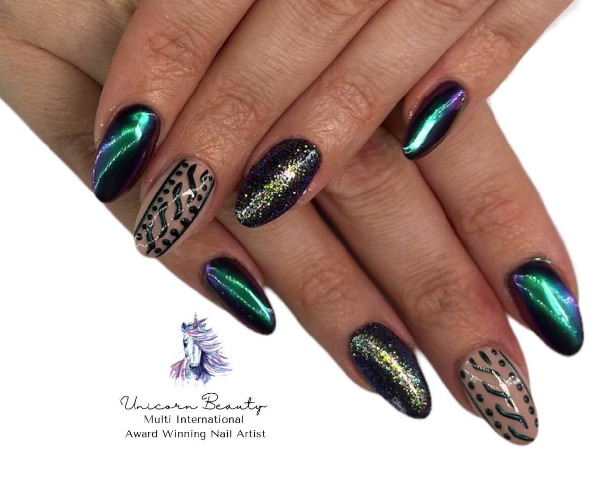 6. Emerald Aurora Nails